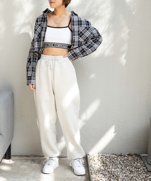 WEGO(ウィゴー)の「WEGO/カップインロゴリブキャミソール(キャミソール・レディース・ホワイト/ブラック・FREE)」の4枚目の写真