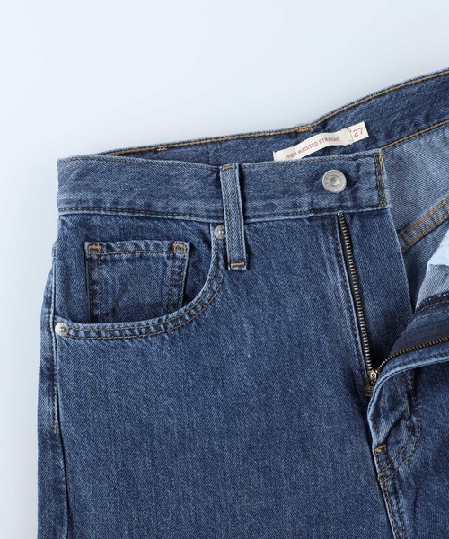 Levi's(リーバイス)の「接触冷感で夏でも快適【Levi's】「COOL」ハイウエストストレートデニムパンツ(デニムパンツ・レディース・ダークインディゴブルー・25inch/26inch/24inch/27inch)」の7枚目の写真