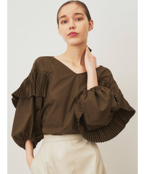 ELENDEEK（エレンディーク）の「スパイラルプリーツスリーブブラウス（シャツ/ブラウス・レディース・オフホワイト/ブラック/ブラウン・FREE）」の3枚目の写真