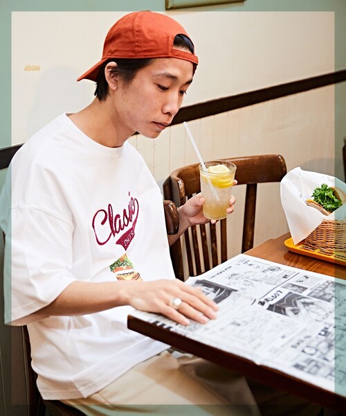 FREAK'S STORE（フリークスストア）の「WEB限定 FRESHNESS BURGER×FREAK'S STORE/フレッシュネスバーガー 別注 ビッグシルエット サガラ刺繍 プリントTシャツ（Tシャツ/カットソー・メンズ・グリーン/ホワイト・MEDIUM/LARGE/SMALL）」の5枚目の写真