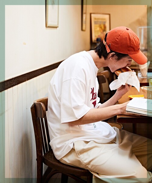 FREAK'S STORE（フリークスストア）の「WEB限定 FRESHNESS BURGER×FREAK'S STORE/フレッシュネスバーガー 別注 ビッグシルエット サガラ刺繍 プリントTシャツ（Tシャツ/カットソー・メンズ・グリーン/ホワイト・MEDIUM/LARGE/SMALL）」の8枚目の写真