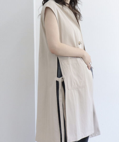 fredy emue(フレディエミュ)の「サイドリボン ポケ付ジレベスト【セットアップ可能】(ベスト・レディース・ブラック/ベージュ・38)」の11枚目の写真
