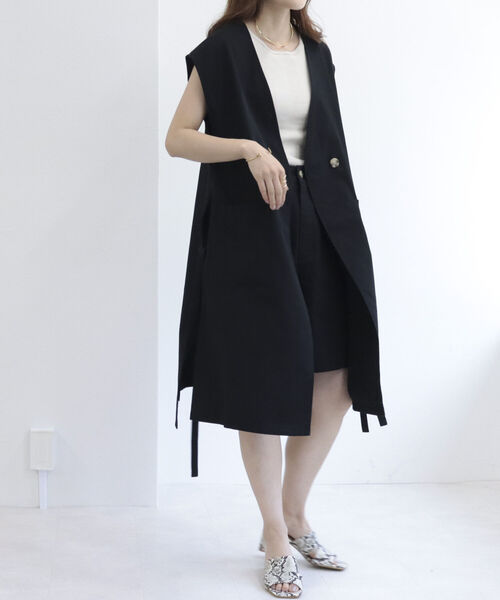 fredy emue(フレディエミュ)の「サイドリボン ポケ付ジレベスト【セットアップ可能】(ベスト・レディース・ブラック/ベージュ・38)」の6枚目の写真