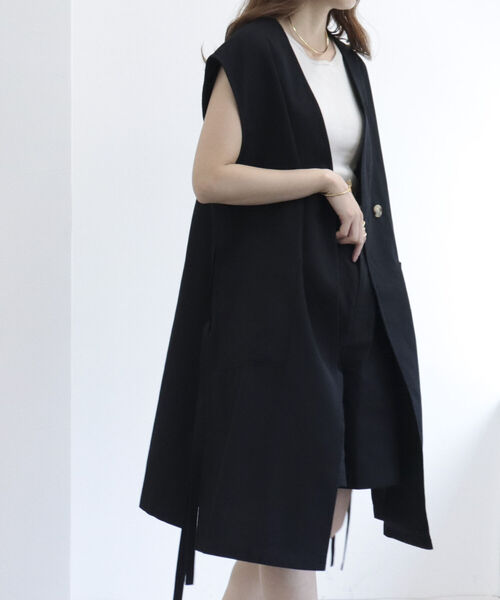 fredy emue(フレディエミュ)の「サイドリボン ポケ付ジレベスト【セットアップ可能】(ベスト・レディース・ブラック/ベージュ・38)」の9枚目の写真