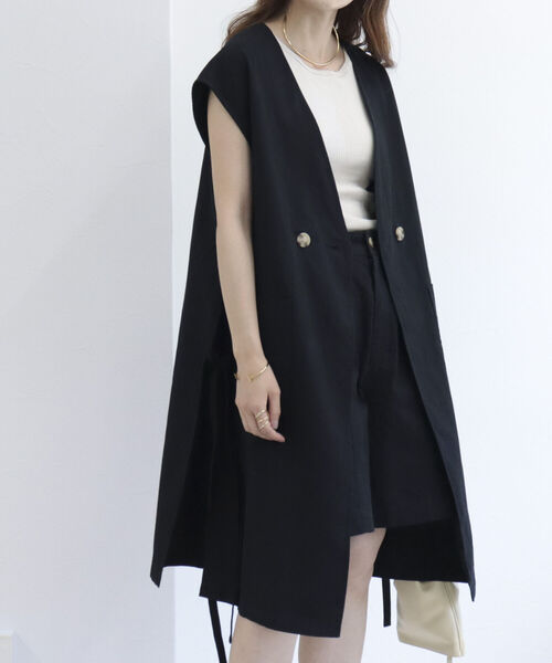 fredy emue(フレディエミュ)の「サイドリボン ポケ付ジレベスト【セットアップ可能】(ベスト・レディース・ブラック/ベージュ・38)」の4枚目の写真