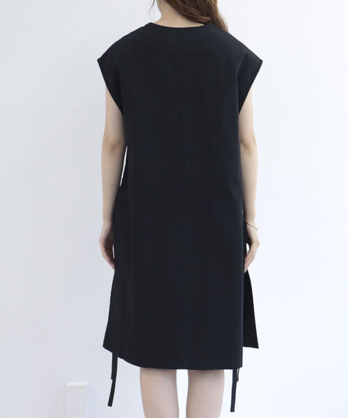 fredy emue(フレディエミュ)の「サイドリボン ポケ付ジレベスト【セットアップ可能】(ベスト・レディース・ブラック/ベージュ・38)」の19枚目の写真