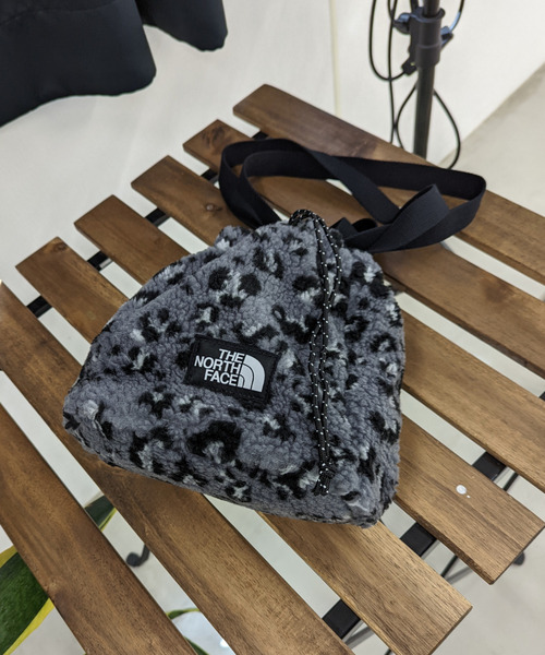THE NORTH FACE(ザノースフェイス)の「『THE NORTH FACE/ザノースフェイス』WHITE LABEL COLLECTIONS BUCKET BAG MINI ミニショルダーバケットバッグ(ボディバッグ/ウエストポーチ・メンズ・ブラック/クリーム/チャコール/アイボリー・FREE)」の3枚目の写真