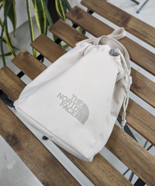 THE NORTH FACE(ザノースフェイス)の「『THE NORTH FACE/ザノースフェイス』WHITE LABEL COLLECTIONS BUCKET BAG MINI ミニショルダーバケットバッグ(ボディバッグ/ウエストポーチ・メンズ・ブラック/クリーム/チャコール/アイボリー・FREE)」の4枚目の写真