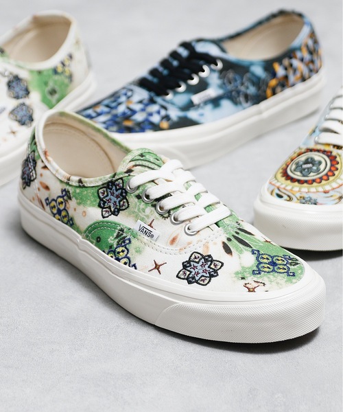 And A（アンドエー）の「VANS ヴァンズ / AUTHENTIC 44 DX オーセンティック タイダイ 総柄 刺繍キャンバス ローカットスニーカー / VN0A7Q5CBHF VN0A7Q5CGLD VN0A54F2BLK（スニーカー・レディース・その他2/その他3/その他1・24.5cm/23.5cm/24cm）」の5枚目の写真