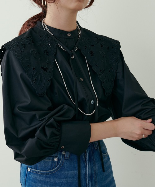 natural couture(ナチュラルクチュール)の「大人ナチュ/ レース衿付き大人のボリューム袖ブラウス(シャツ/ブラウス・レディース・オフホワイト/ブラック・FREE)」の1枚目の写真