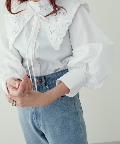 natural couture(ナチュラルクチュール)の「大人ナチュ/ レース衿付き大人のボリューム袖ブラウス(シャツ/ブラウス・レディース・オフホワイト/ブラック・FREE)」の3枚目の写真