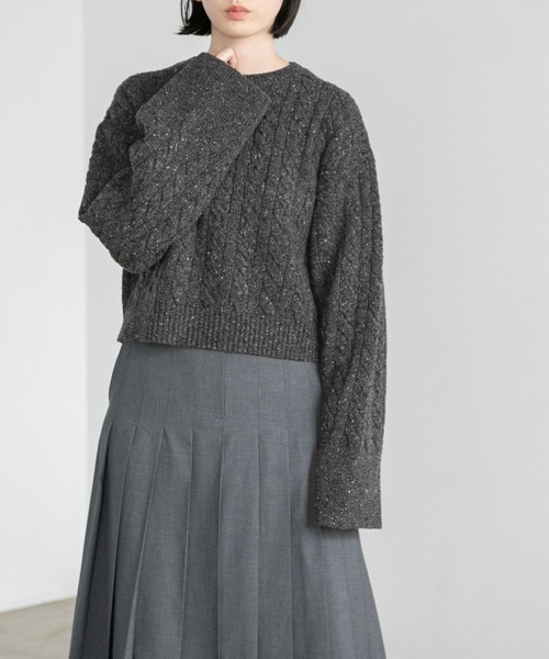 yuw（ユウ）の「ネップケーブルクロップド　172551（ニット/セーター・レディース・チャコールグレー/ブラウン/イエロー・FREE）」の4枚目の写真