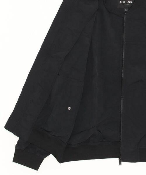 Guess（ゲス）の「Nylon Jacket（MA-1・メンズ・ブラック/カーキ/ライトグレー・MEDIUM/LARGE/SMALL）」の5枚目の写真