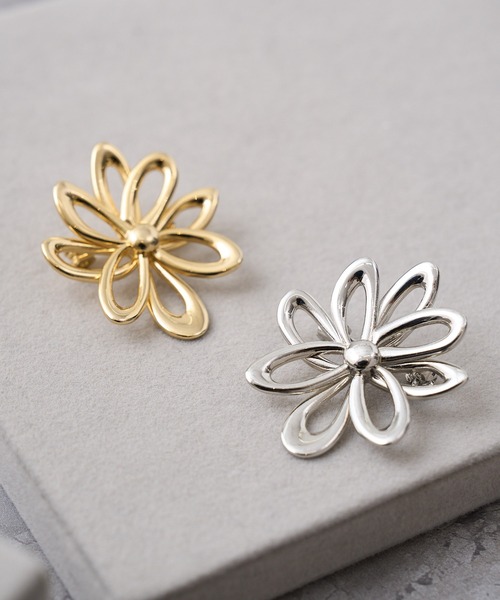 ANAYI（アナイ）の「フラワーモチーフブローチ（ブローチ/コサージュ・レディース・シルバー/ゴールド系その他・FREE）」の2枚目の写真