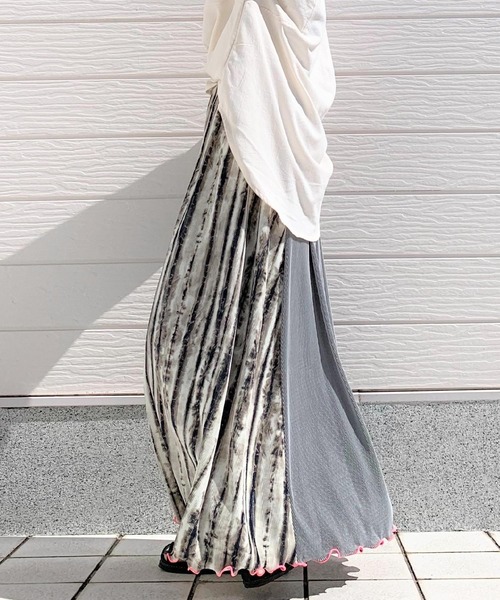 Q（キュー）の「バイカラータイダイマイクロプリーツスカート（スカート・レディース・ベージュ系その他/グリーン系その他・MEDIUM）」の4枚目の写真