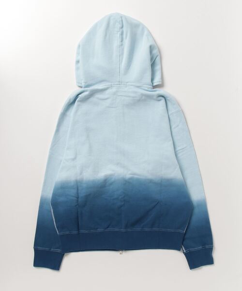A BATHING APE（アベイシングエイプ）の「COLLEGE GRADATION RELAXED