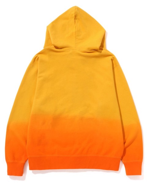 A BATHING APE（アベイシングエイプ）の「COLLEGE GRADATION RELAXED