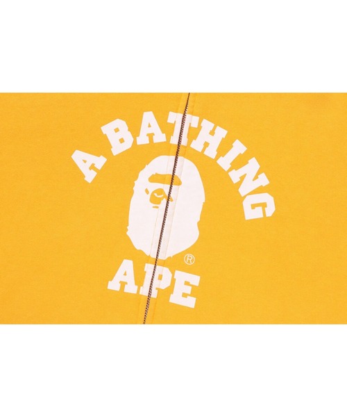 A BATHING APE（アベイシングエイプ）の「COLLEGE GRADATION RELAXED