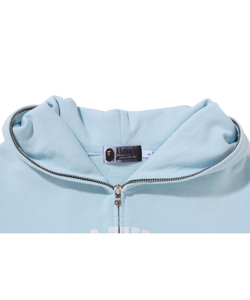 A BATHING APE（アベイシングエイプ）の「COLLEGE GRADATION RELAXED