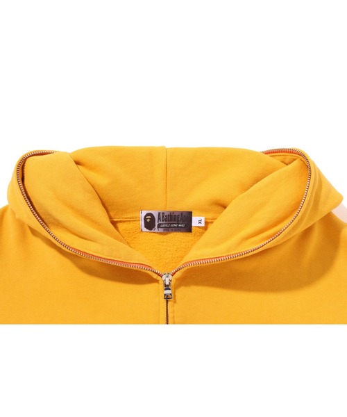 A BATHING APE（アベイシングエイプ）の「COLLEGE GRADATION RELAXED