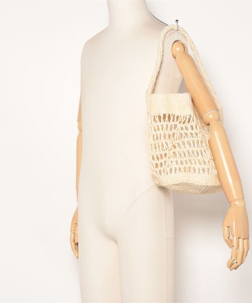 PAR ICI（パーリッシィ）の「サイザル透かし編み ワンショルダーカゴバッグ（かごバッグ・レディース・オフホワイト/ブラウン/サックスブルー・FREE）」の22枚目の写真