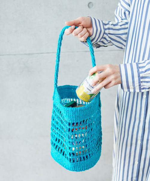 PAR ICI（パーリッシィ）の「サイザル透かし編み ワンショルダーカゴバッグ（かごバッグ・レディース・オフホワイト/ブラウン/サックスブルー・FREE）」の3枚目の写真