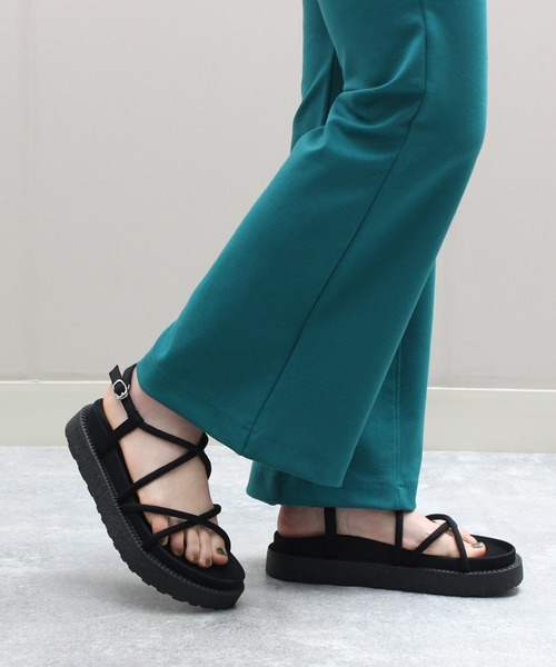 Piedi Nudi（ピエディヌーディ）の「【MIIYOU】チューブストラップフットベットサンダル（サンダル・レディース・ライトグリーン/ブラック/オフホワイト・M/L）」の6枚目の写真