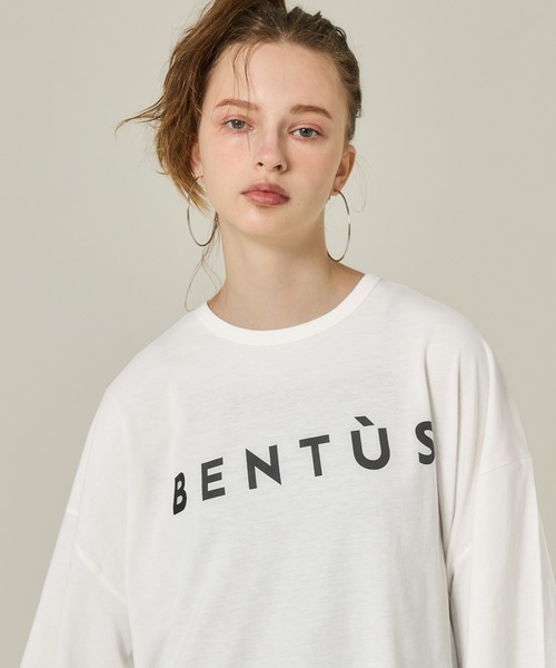 coca(coca)(コカ)の「ビッグシルエットロゴTチュニック(Tシャツ/カットソー・レディース・ホワイト/ベージュ・M/L)」の1枚目の写真