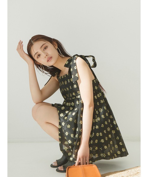LILY BROWN(リリーブラウン)の「ラウンドトゥミュール(パンプス・レディース・ブラック/ホワイト/ゴールド・LARGE/SMALL/MEDIUM)」の5枚目の写真