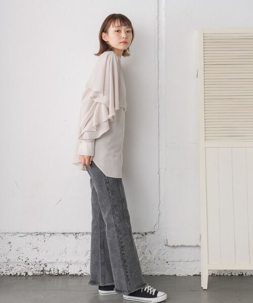 RETRO GIRL(レトロガール)の「ケープフリルチュニックBL(シャツ/ブラウス・レディース・オフホワイト/ライトベージュ/ブルー・FREE)」の6枚目の写真