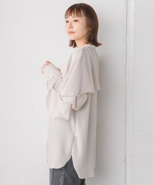 RETRO GIRL(レトロガール)の「ケープフリルチュニックBL(シャツ/ブラウス・レディース・オフホワイト/ライトベージュ/ブルー・FREE)」の9枚目の写真