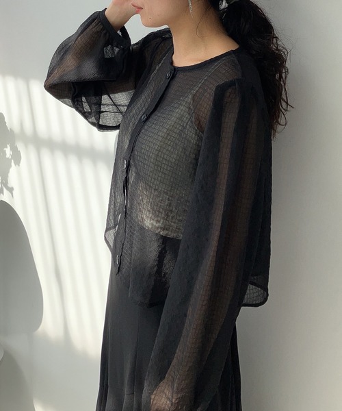 AS KNOW AS plus（アズノゥアズプラス）の「〇2WAYボリューム袖シャーリングブラウス（シャツ/ブラウス・レディース・ピンク/オフホワイト/ブラック・FREE）」の4枚目の写真