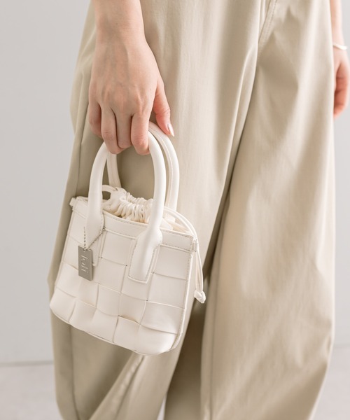 loti（ロティ）の「loti メッシュ巾着ミニショルダー（ショルダーバッグ・レディース・ブラック/オフホワイト/シルバー/ブルー・ONE SIZE）」の5枚目の写真