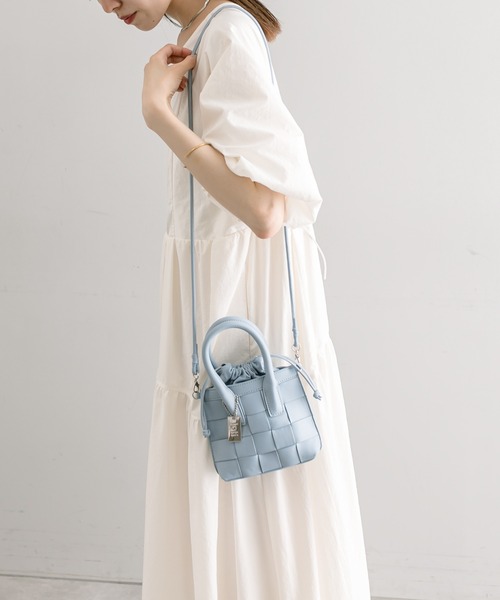 loti（ロティ）の「loti メッシュ巾着ミニショルダー（ショルダーバッグ・レディース・ブラック/オフホワイト/シルバー/ブルー・ONE SIZE）」の19枚目の写真