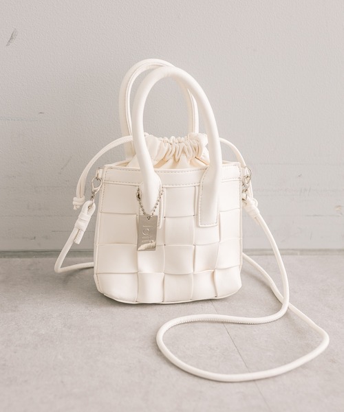 loti（ロティ）の「loti メッシュ巾着ミニショルダー（ショルダーバッグ・レディース・ブラック/オフホワイト/シルバー/ブルー・ONE SIZE）」の8枚目の写真