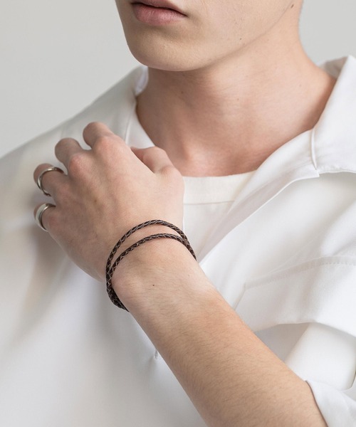 Rocky Monroe（ロッキーモンロー）の「ユニセックス デザインレザーブレスレット(編み込み/磁気バックル)（ブレスレット・メンズ・ピンク/ベージュ/ブラック/グレー/ホワイト/レッド/ブラウン/グリーン/ブラック系1/サックスブルー/ブラウン系/ブラック系/ネイビー/パープル/オレンジ/ダークブラウン・FREE）」の6枚目の写真