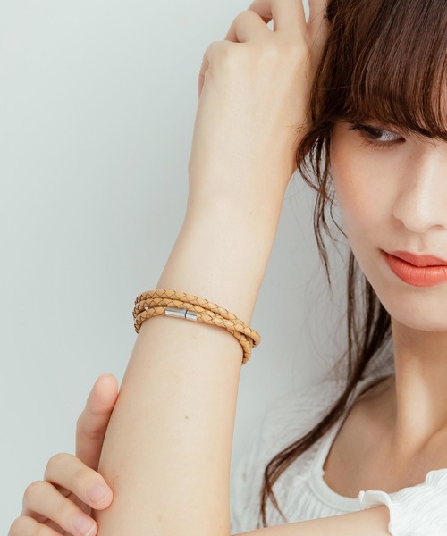 Rocky Monroe（ロッキーモンロー）の「ユニセックス デザインレザーブレスレット(編み込み/磁気バックル)（ブレスレット・メンズ・ピンク/ベージュ/ブラック/グレー/ホワイト/レッド/ブラウン/グリーン/ブラック系1/サックスブルー/ブラウン系/ブラック系/ネイビー/パープル/オレンジ/ダークブラウン・FREE）」の9枚目の写真