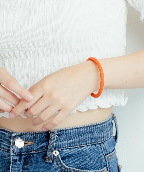 Rocky Monroe（ロッキーモンロー）の「ユニセックス デザインレザーブレスレット(編み込み/磁気バックル)（ブレスレット・メンズ・ピンク/ベージュ/ブラック/グレー/ホワイト/レッド/ブラウン/グリーン/ブラック系1/サックスブルー/ブラウン系/ブラック系/ネイビー/パープル/オレンジ/ダークブラウン・FREE）」の22枚目の写真