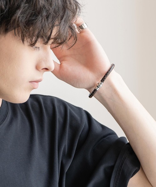 Rocky Monroe（ロッキーモンロー）の「ユニセックス デザインレザーブレスレット(編み込み/磁気バックル)（ブレスレット・メンズ・ピンク/ベージュ/ブラック/グレー/ホワイト/レッド/ブラウン/グリーン/ブラック系1/サックスブルー/ブラウン系/ブラック系/ネイビー/パープル/オレンジ/ダークブラウン・FREE）」の19枚目の写真