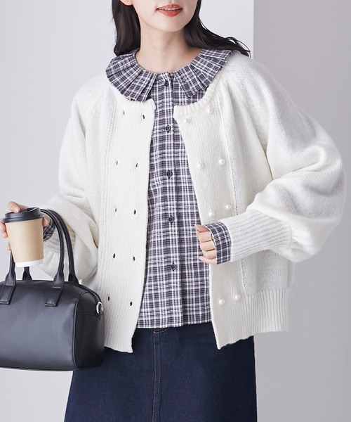BONLECILL(ボンルシール)の「パールダブルボタンボリュームスリーブニットカーディガン(カーディガン/ボレロ・レディース・ローズ/アイボリー/ネイビー/ブラック/モスグリーン・FREE)」の16枚目の写真