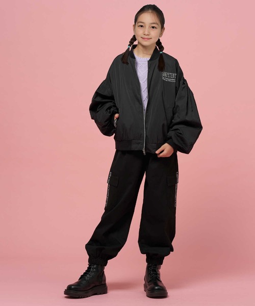 Right-on(ライトオン)の「【VIVIAN BLUE】ロゴテープポケットカーゴパンツ(カーゴパンツ・キッズ・ライトインディゴブルー/ブラック・150/130/120/140)」の4枚目の写真