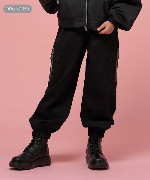 Right-on(ライトオン)の「【VIVIAN BLUE】ロゴテープポケットカーゴパンツ(カーゴパンツ・キッズ・ライトインディゴブルー/ブラック・150/130/120/140)」の5枚目の写真