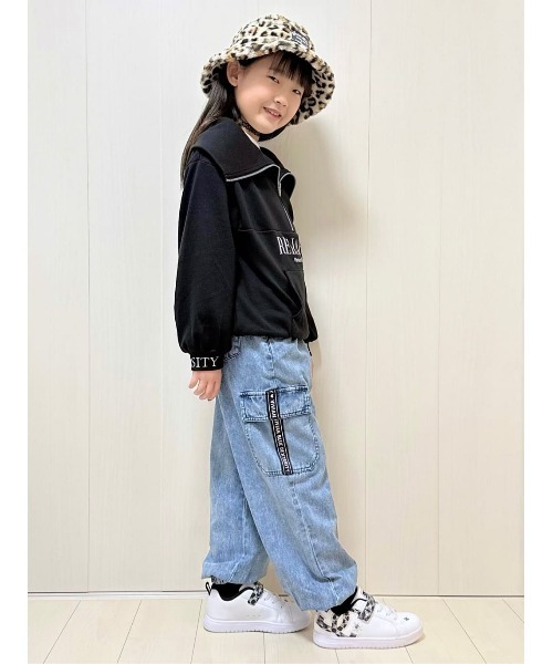 Right-on(ライトオン)の「【VIVIAN BLUE】ロゴテープポケットカーゴパンツ(カーゴパンツ・キッズ・ライトインディゴブルー/ブラック・150/130/120/140)」の12枚目の写真