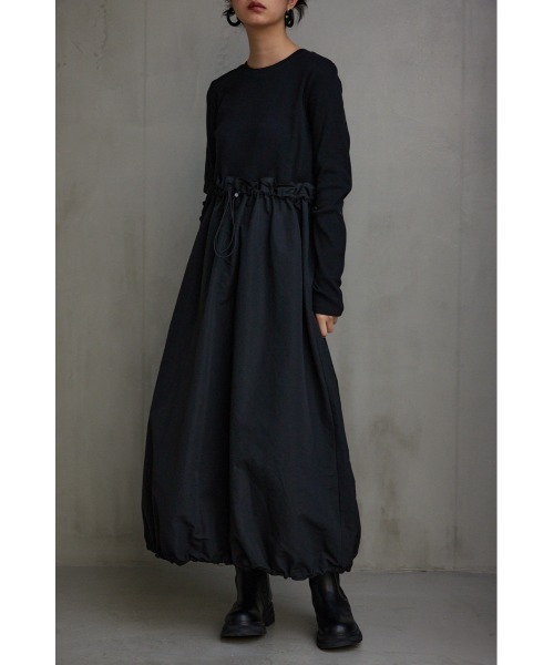 AZUL by moussy(アズールバイマウジー)の「ドッキングドローストリングワンピース(ワンピース・レディース・ブラック/グレー・MEDIUM/SMALL)」の2枚目の写真