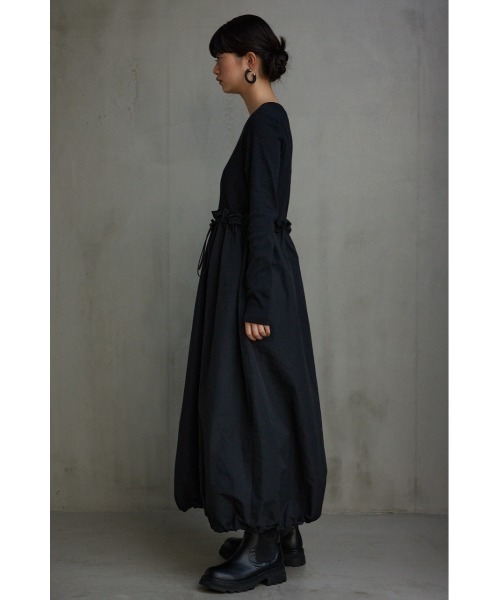 AZUL by moussy(アズールバイマウジー)の「ドッキングドローストリングワンピース(ワンピース・レディース・ブラック/グレー・MEDIUM/SMALL)」の19枚目の写真