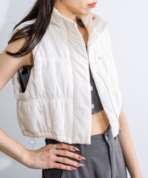 OLIVE des OLIVE(オリーブデオリーブ)の「中綿クロップドベスト 1032070160(ダウンベスト・レディース・ブラック/アイボリー・FREE)」の6枚目の写真