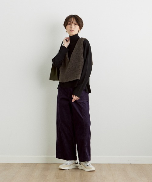 INED CLARO（イネドクラロ）の「トイプードルボアベスト（ベスト・レディース・オフホワイト/チャコールグレー・フリー）」の10枚目の写真