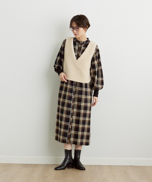 INED CLARO（イネドクラロ）の「トイプードルボアベスト（ベスト・レディース・オフホワイト/チャコールグレー・フリー）」の18枚目の写真