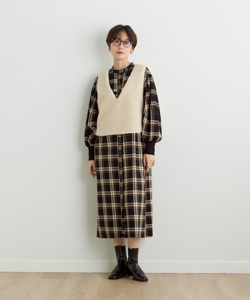 INED CLARO（イネドクラロ）の「トイプードルボアベスト（ベスト・レディース・オフホワイト/チャコールグレー・フリー）」の19枚目の写真