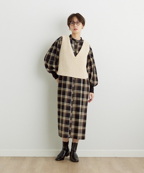 INED CLARO（イネドクラロ）の「トイプードルボアベスト（ベスト・レディース・オフホワイト/チャコールグレー・フリー）」の21枚目の写真